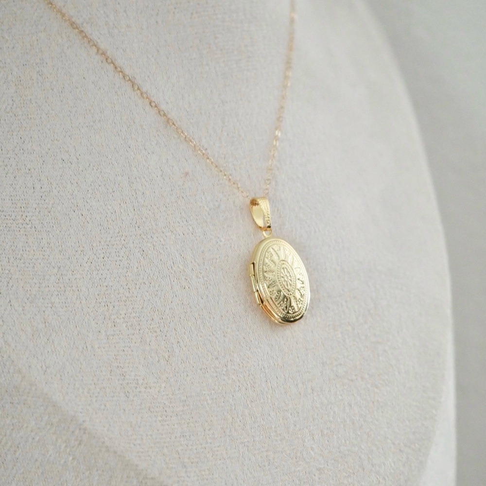 LucyMint Jewelry | Ornate Oval Gold Locket Necklace